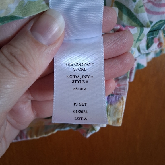 Rifle Paper Co X The Company Store Floral Pajama Top Size Large - Picture 7 of 7